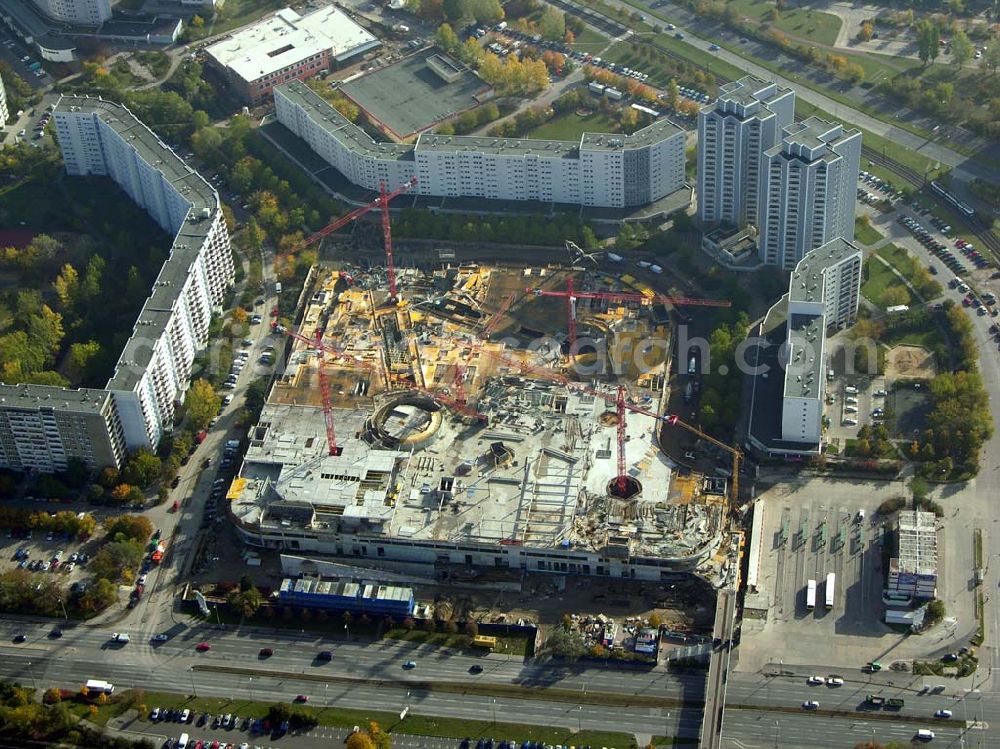 Aerial photograph Berlin - Marzahn - 20.10.2004 Blick auf den Bau der neuen Eastside Gallery an der Märkischen Allee in Berlin-Marzahn.