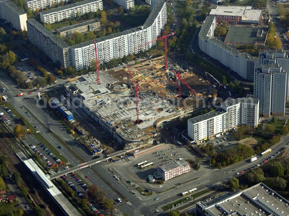 Aerial photograph Berlin - Marzahn - 20.10.2004 Blick auf den Bau der neuen Eastside Gallery an der Märkischen Allee in Berlin-Marzahn.