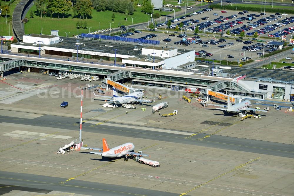 Schönefeld from the bird's eye view: Parking Easy Jet - Airbus - Aircraft passenger terminal at the Airport Berlin - Schönefeld