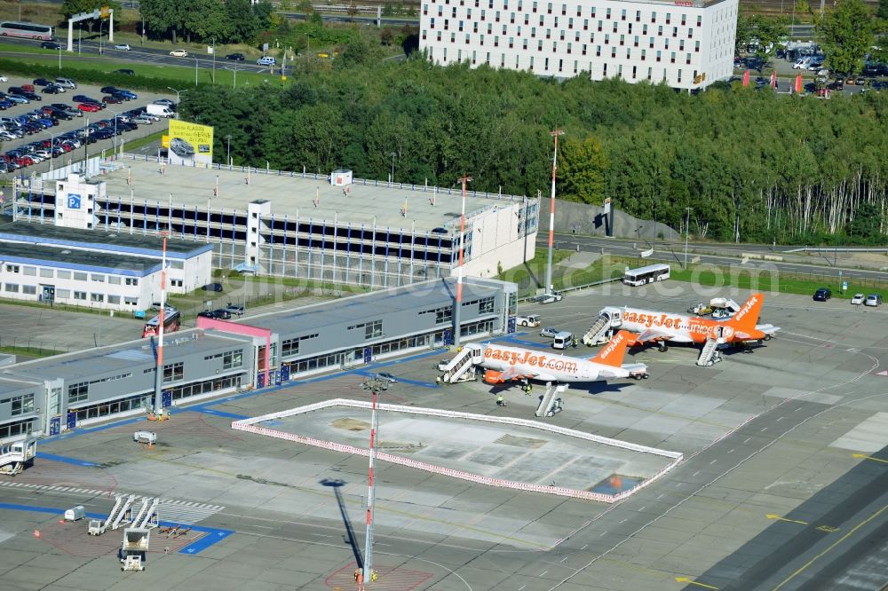 Aerial photograph Schönefeld - Parking Easy Jet - Airbus - Aircraft passenger terminal at the Airport Berlin - Schönefeld