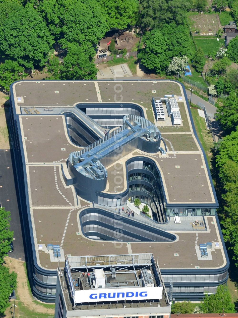 Aerial photograph Nürnberg - easyCredit-building of TeamBank AG in Beuthener Strasse in the Southeast of Nuremberg in the state of Bavaria. The bank building is the seat of TeamBank AG and was built by Sontwoski & Partner Group