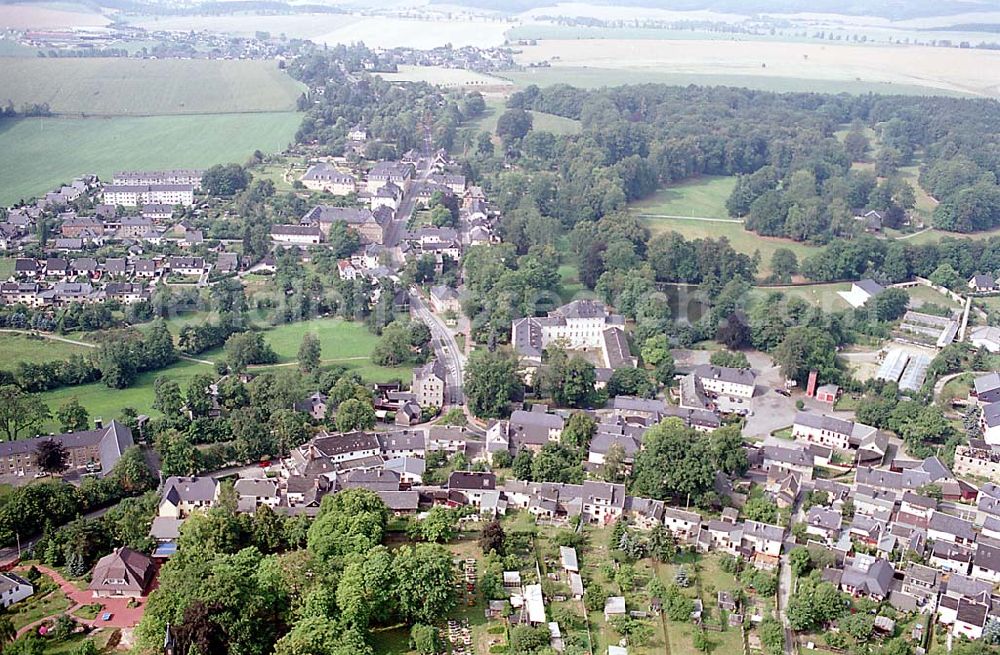 Aerial photograph Ebersdorf / Thüringen - Ebersdorf / Thüringen Blick auf die Stadt Ebersdorf in Thüringen, in der das Kinderheim Sonnenschein und das Altenpflegeheim stehen