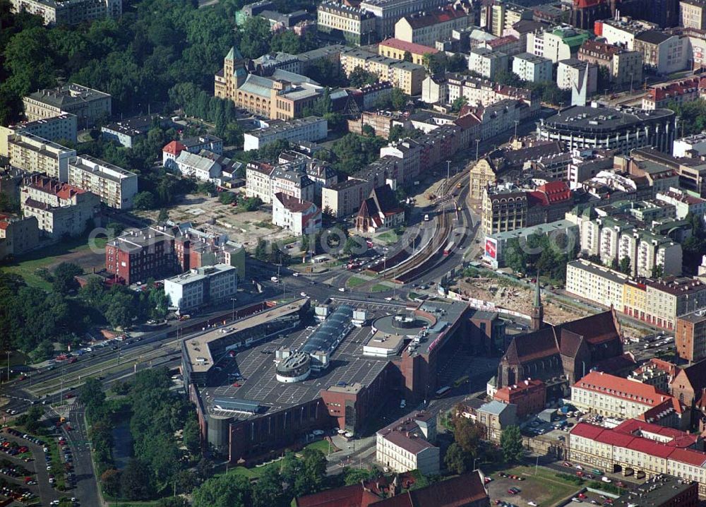 Wroclaw (Polen) from the bird's eye view: Blick auf die Galeria Dominikañska in Wroclaw, einem Shoppingcenter der ECE Projektmanagement G.m.b.H. & Co. KG. Das Geschäftshaus im Stadtzentrum wurde am 17. August 2001 eröffnet und beherbergt verschiedende Fachgeschäfte, einen Supermarkt, einen Fachmarkt für Unterhaltungselektronik, Serviceeinrichtungen, Restaurants und Cafés auf 3 Ebenen und ca. 32.500 qm. Galeria Dominikañska, Pl. Dominikanski 3, 50 -159 Wroclaw, Tel.: 0048-71-3449510, Fax: 0048-71-3449529