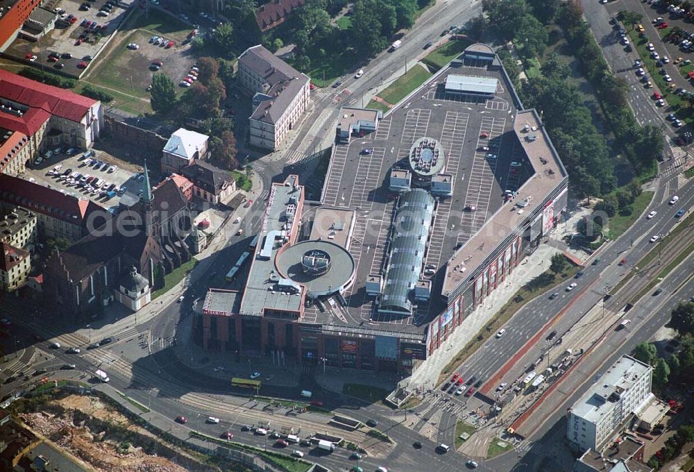 Wroclaw (Polen) from the bird's eye view: Blick auf die Galeria Dominikañska in Wroclaw, einem Shoppingcenter der ECE Projektmanagement G.m.b.H. & Co. KG. Das Geschäftshaus im Stadtzentrum wurde am 17. August 2001 eröffnet und beherbergt verschiedende Fachgeschäfte, einen Supermarkt, einen Fachmarkt für Unterhaltungselektronik, Serviceeinrichtungen, Restaurants und Cafés auf 3 Ebenen und ca. 32.500 qm. Galeria Dominikañska, Pl. Dominikanski 3, 50 -159 Wroclaw, Tel.: 0048-71-3449510, Fax: 0048-71-3449529