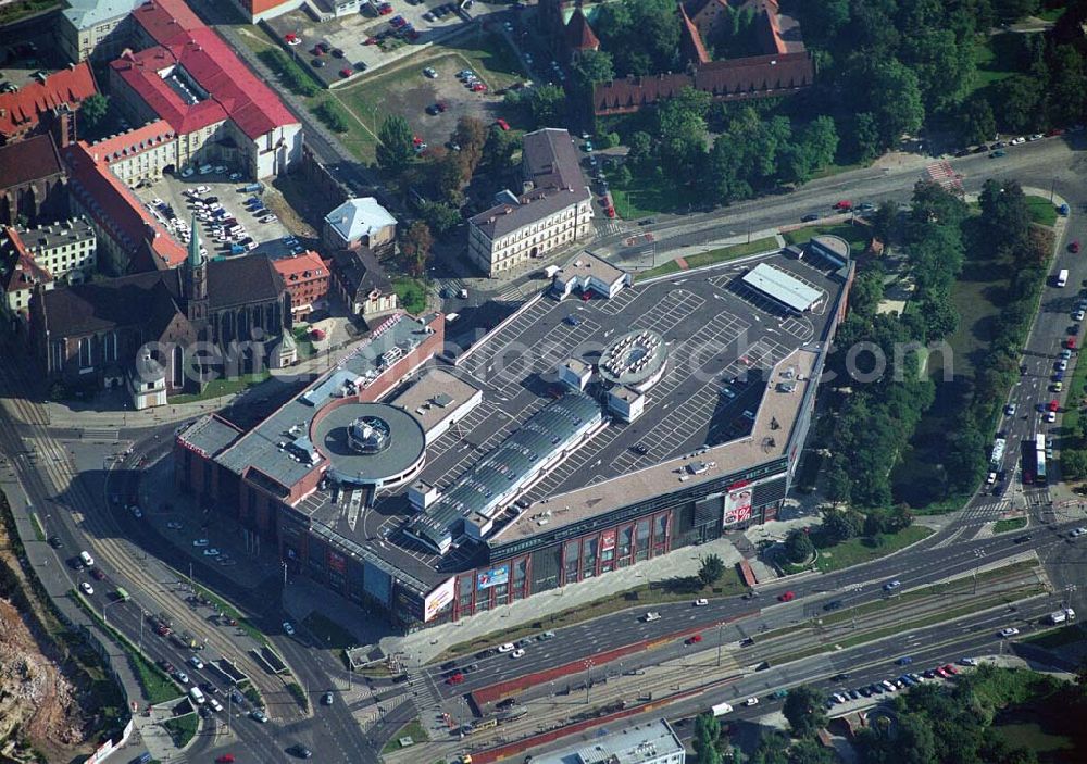 Wroclaw (Polen) from the bird's eye view: Blick auf die Galeria Dominikañska in Wroclaw, einem Shoppingcenter der ECE Projektmanagement G.m.b.H. & Co. KG. Das Geschäftshaus im Stadtzentrum wurde am 17. August 2001 eröffnet und beherbergt verschiedende Fachgeschäfte, einen Supermarkt, einen Fachmarkt für Unterhaltungselektronik, Serviceeinrichtungen, Restaurants und Cafés auf 3 Ebenen und ca. 32.500 qm. Galeria Dominikañska, Pl. Dominikanski 3, 50 -159 Wroclaw, Tel.: 0048-71-3449510, Fax: 0048-71-3449529