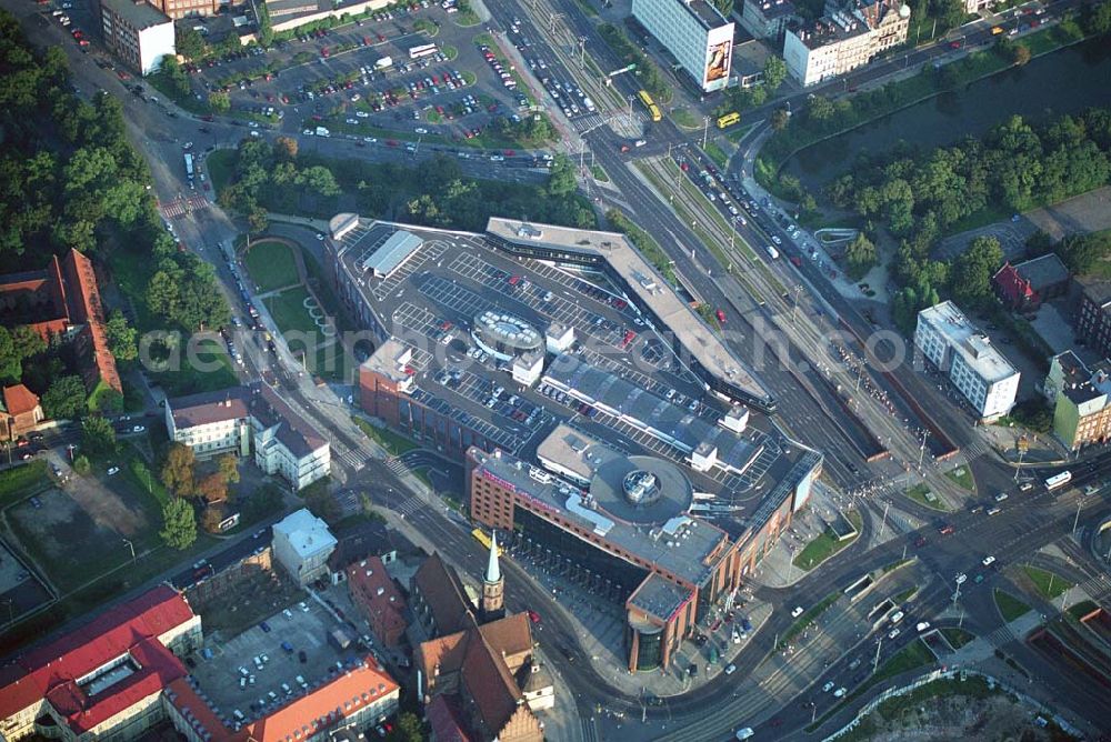 Wroclaw (Polen) from the bird's eye view: Blick auf die Galeria Dominikañska in Wroclaw, einem Shoppingcenter der ECE Projektmanagement G.m.b.H. & Co. KG. Das Geschäftshaus im Stadtzentrum wurde am 17. August 2001 eröffnet und beherbergt verschiedende Fachgeschäfte, einen Supermarkt, einen Fachmarkt für Unterhaltungselektronik, Serviceeinrichtungen, Restaurants und Cafés auf 3 Ebenen und ca. 32.500 qm. Galeria Dominikañska, Pl. Dominikanski 3, 50 -159 Wroclaw, Tel.: 0048-71-3449510, Fax: 0048-71-3449529