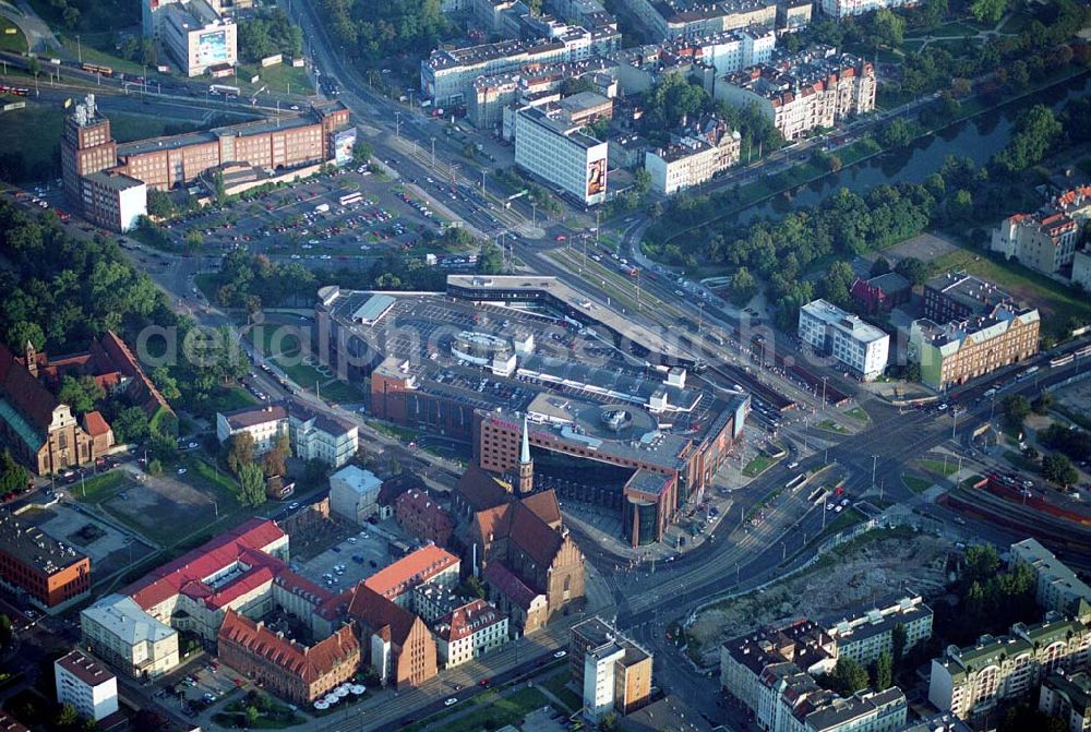 Wroclaw (Polen) from the bird's eye view: Blick auf die Galeria Dominikañska in Wroclaw, einem Shoppingcenter der ECE Projektmanagement G.m.b.H. & Co. KG. Das Geschäftshaus im Stadtzentrum wurde am 17. August 2001 eröffnet und beherbergt verschiedende Fachgeschäfte, einen Supermarkt, einen Fachmarkt für Unterhaltungselektronik, Serviceeinrichtungen, Restaurants und Cafés auf 3 Ebenen und ca. 32.500 qm. Galeria Dominikañska, Pl. Dominikanski 3, 50 -159 Wroclaw, Tel.: 0048-71-3449510, Fax: 0048-71-3449529