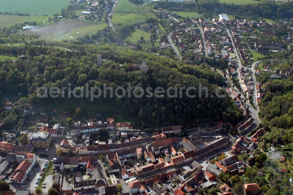 Aerial photograph Eckartsberga - Blick auf die Eckartsburg und den Ort Eckartsberga. Eckartsberga liegt an der Finne, einem Bergrücken. Die Geschichte des Ortes ist untrennbar mit dem Bau der Burg verbunden, die vermutlich Ende des 10. Jahrhunderts entstanden ist.