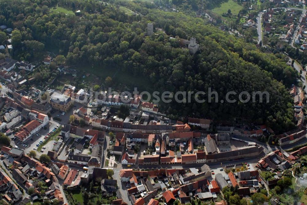 Eckartsberga from above - Blick auf die Eckartsburg und den Ort Eckartsberga. Eckartsberga liegt an der Finne, einem Bergrücken. Die Geschichte des Ortes ist untrennbar mit dem Bau der Burg verbunden, die vermutlich Ende des 10. Jahrhunderts entstanden ist.