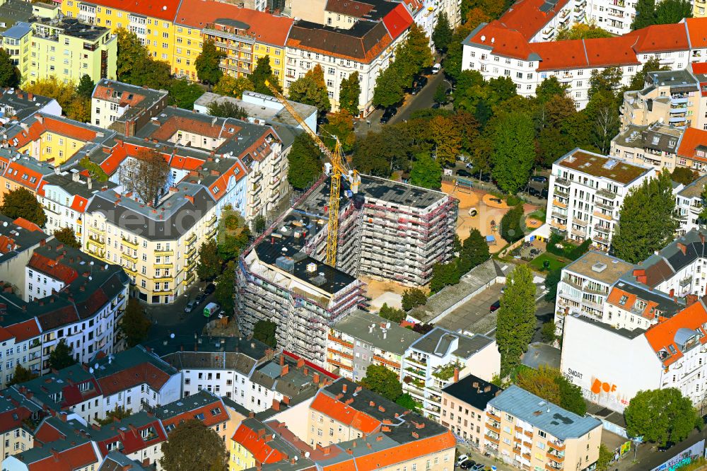 Aerial image Berlin - Construction site for the new residential and commercial Corner house - building Braunschweiger Strasse - Niemetzstrasse in the district Neukoelln in Berlin, Germany