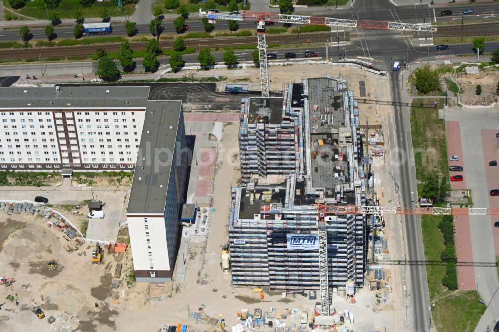 Aerial photograph Berlin - Construction site for the new residential and commercial Corner house - building on Marzahner Chaussee Ecke Allee of Kosmonauten in the district Marzahn in Berlin, Germany