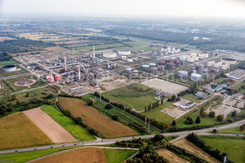 Aerial photograph Reichstett - Former Refinery equipment and management systems on the factory premises of a former mineral oil manufacturer in Reichstett in Grand Est, France