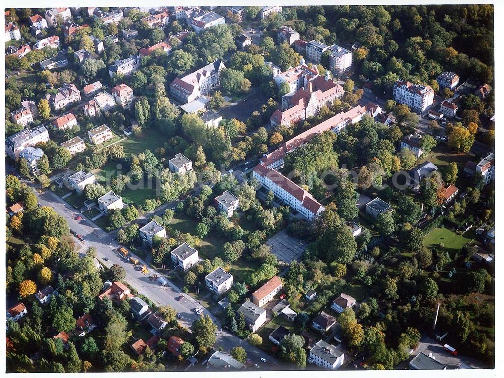 Berlin - Pankow from the bird's eye view: Ehem. DDR-Botschaftsresidenzen an der Kuckhoffstraße in Berlin - Pankow.