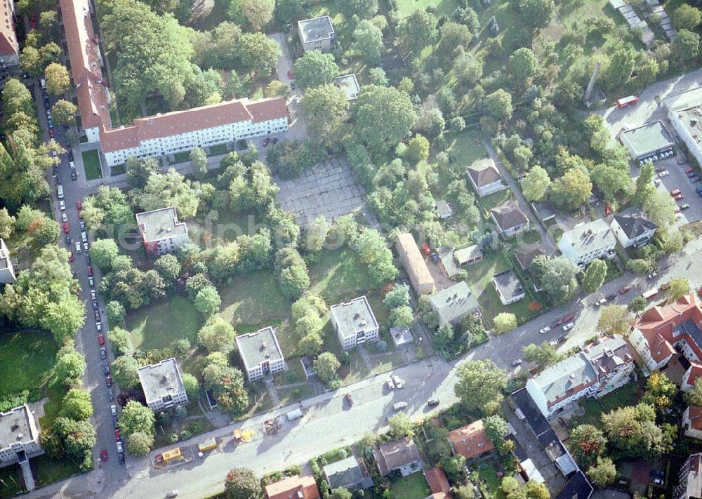 Berlin - Pankow from above - Ehem. DDR-Botschaftsresidenzen an der Kuckhoffstraße in Berlin - Pankow.