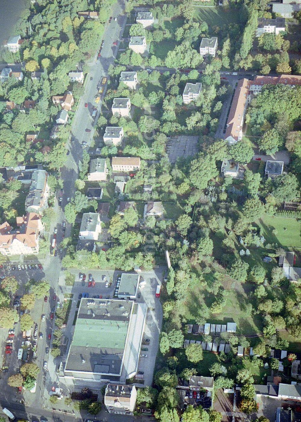 Berlin - Pankow from above - Ehem. DDR-Botschaftsresidenzen an der Kuckhoffstraße in Berlin - Pankow.