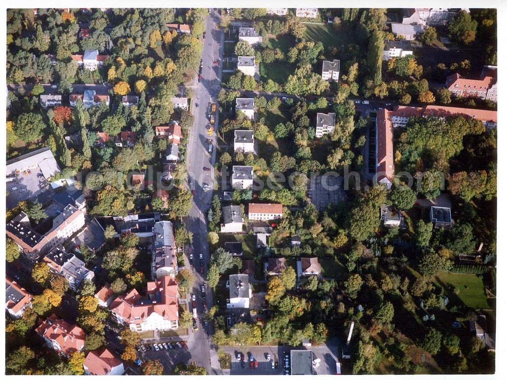 Berlin - Pankow from the bird's eye view: Ehem. DDR-Botschaftsresidenzen an der Kuckhoffstraße in Berlin - Pankow.