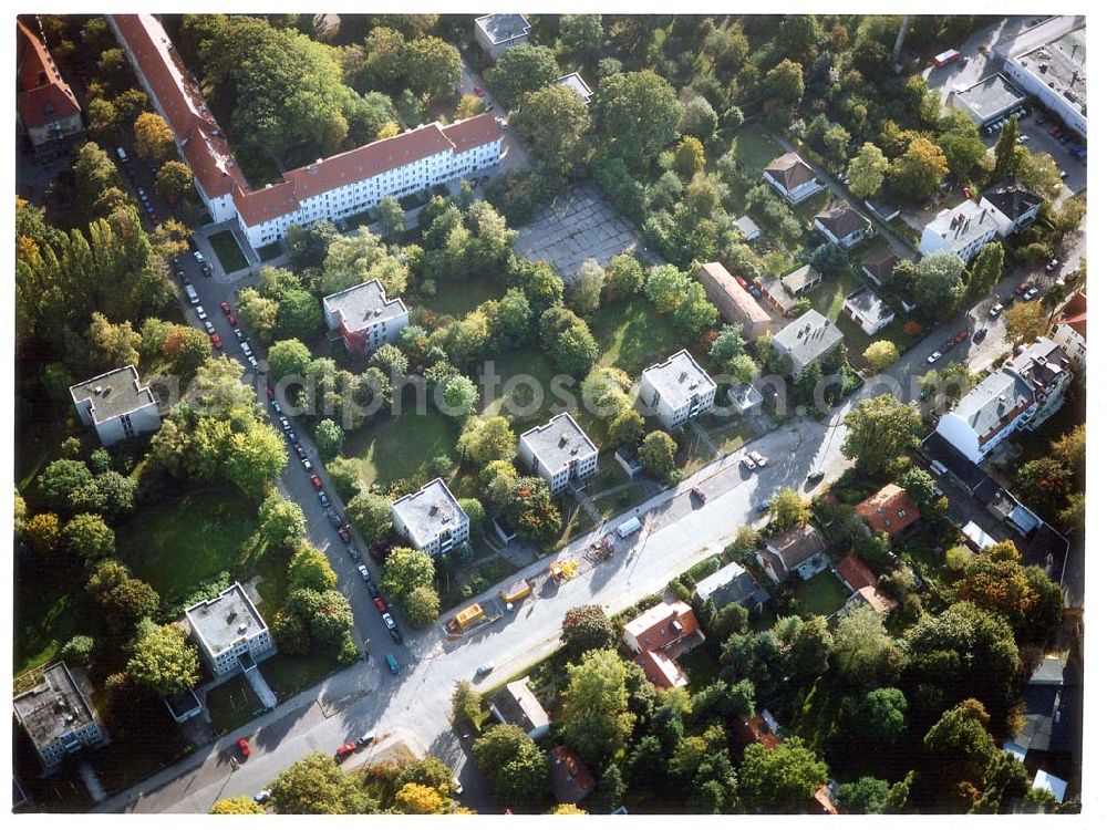 Berlin - Pankow from the bird's eye view: Ehem. DDR-Botschaftsresidenzen an der Kuckhoffstraße in Berlin - Pankow.