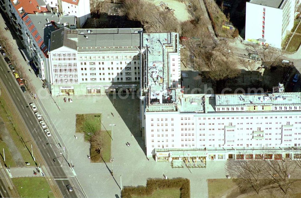 Berlin-Friedrichshain from above - Ehem: Haus des Kindes, Gebrauchtwarenkaufhaus am Strausberger Platz / Frankfurter Allee in Berlin-Friedrichshain