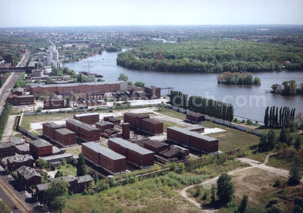 Berlin - Lichtenberg from the bird's eye view: 04.05.1999 Berlin ehem. JVA Berlin - Rummelsburg