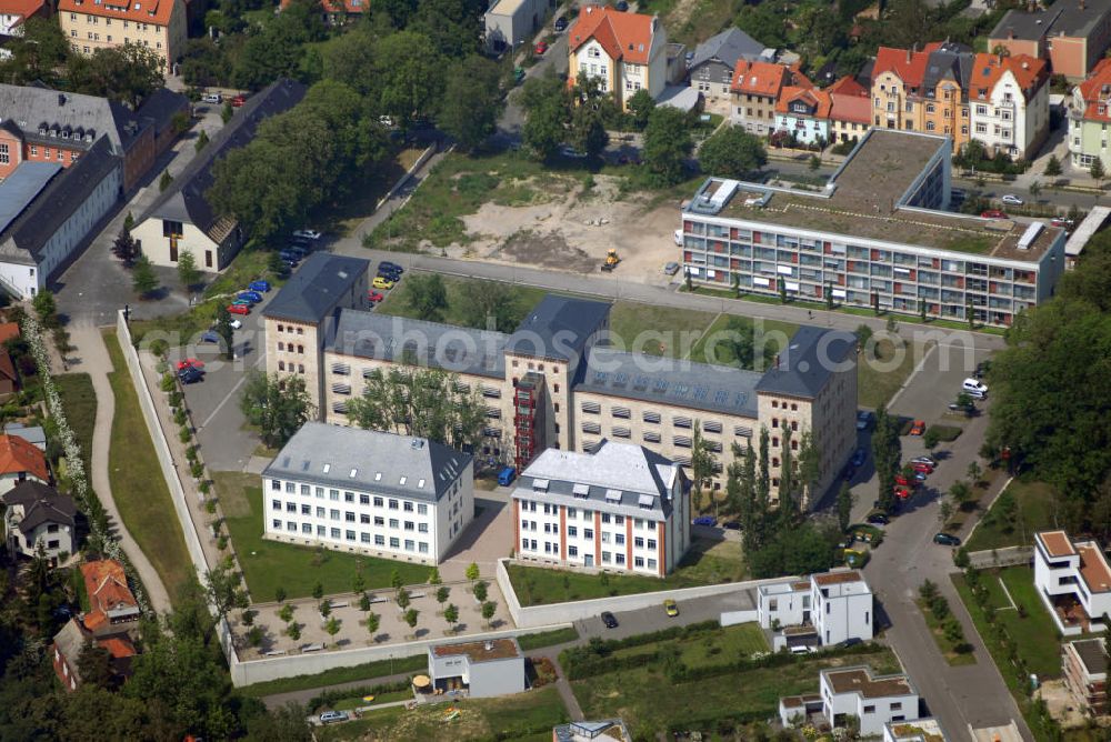 Aerial image Weimar - Blick auf die Streichhan-Kaserne Weimar. Carl Heinrich Ferdinand Streichhan, Oberbaudirektor in Weimar, errichtete 1854 – 1859 diese bemerkenswerte Kaserne im historisierenden Stil der Zeit mit Stilelementen der Neorenaissance und des Burgenbaus. Aufgrunds des hohen baukünstlerischen Werts und der Lage über der Stadt nannte man sie auch „Weimarer Akropolis“. Die letzten Soldaten – seit 1945 sowjetische bzw. russische – zogen hier 1993 aus. Nach mehrjährigem Umbau nutzt seit Ende 2001 die Hochschule für Musik Franz Liszt den Bau als Hochschulzentrum am Horn. Hochschule für Musik FRANZ LISZT Weimar, Postfach 25 52, 99406 Weimar, Tel.: 03643 555 0