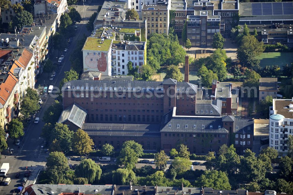 Aerial image Berlin - Blick auf das ehemalige Umspannwerk, am Paul-Lincke-Ufer, in Berlin- Kreuzberg. Das Umspannwerk der Bewag wurde von 1926 bis 1928 nach den Entwürfen von Architekt Hans Heinrich Müller erbaut. 1984 wurde das denkmalgeschützte Gebäude stillgelegt. Der Turm verlieh dem Gebäude den Beinamen Kathedrale der Elektrizität. Seit der Sanierung 2002, wird das Gebäude vielseitig kulturell genutzt. View of the old substation, at the Paul-Lincke-Ufer in Berlin-Kreuzberg. The substaion was built from 1926 to 1928 according to disigns by architect Hans Heinrich Müller. The work was part of Bewag. In 1984 the listedt building was closed. The tower gave the building the nickname Cathedral of electricity. Since the restoration of 2002, the building is used in many ways versatilely.