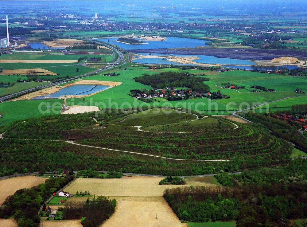 Aerial image Moers - Former mining heap dump Pattberg the colliery in Moers Repelen in North Rhine-Westphalia