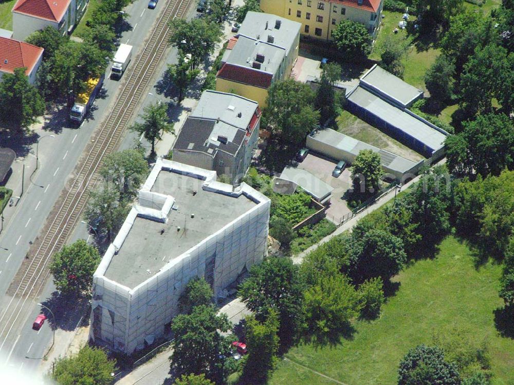 Aerial image Berlin-Karlshorst - Blick auf das Gebäude der ehemaligen lybischen Botschaft in der DDR an der Treskowallee in Berlin-Karlshorst, welches zur Zeit restauriert wird.