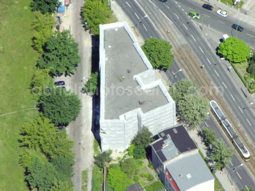 Berlin-Karlshorst from above - Blick auf das Gebäude der ehemaligen lybischen Botschaft in der DDR an der Treskowallee in Berlin-Karlshorst, welches zur Zeit restauriert wird.