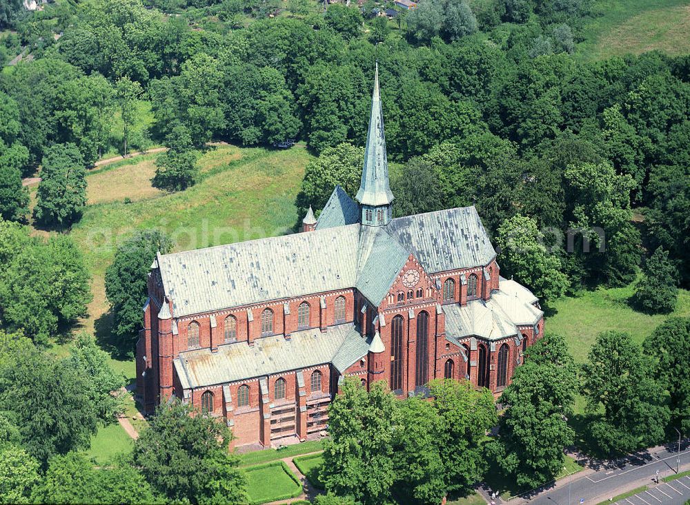 Bad Doberan from the bird's eye view: Blick auf die Klosterkirche in Bad Doberan, sie zählt zu den schönsten Backsteinkirchen in Norddeutschland. View of the monastery church in Bad Doberan, it is one of the most beautiful brick churches in northern Germany.