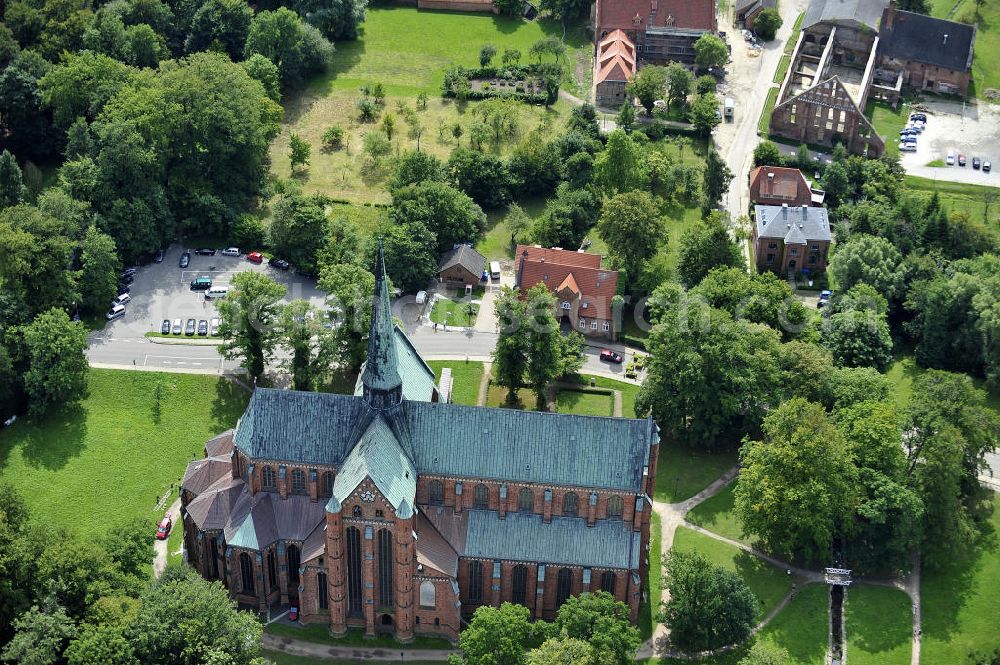 Aerial image Bad Doberan - Blick auf die Klosterkirche in Bad Doberan, sie zählt zu den schönsten Backsteinkirchen in Norddeutschland. View of the monastery church in Bad Doberan, it is one of the most beautiful brick churches in northern Germany.