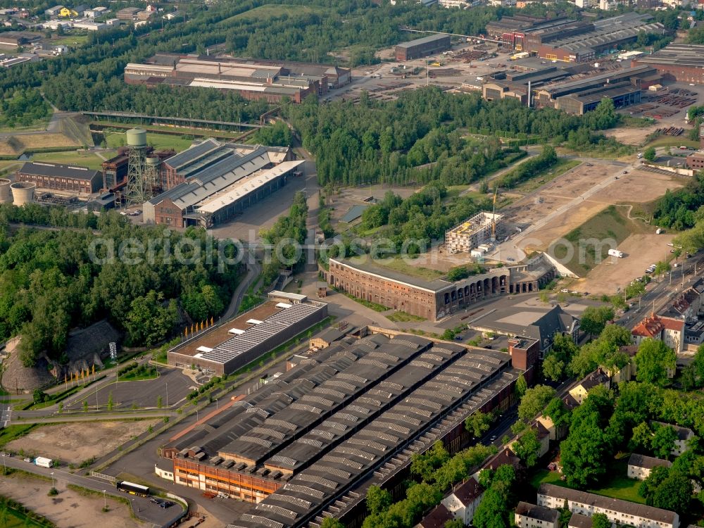 Bochum from the bird's eye view: Former Mechanischen Werkstaetten des Bochumer Vereins. Today as a warehouse used by the thyssenkrupp AG factory building along the Alleestrasse in Bochum in North Rhine-Westphalia, Germany. Since 2003, the factory building and the adjacent administrative building are listed buildings