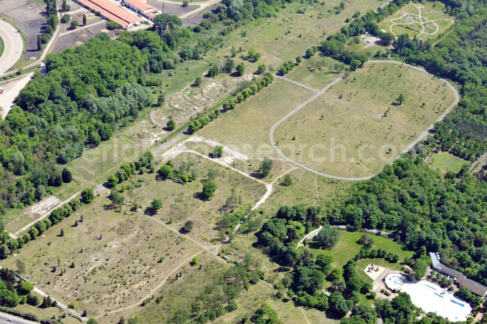 Aerial photograph Berlin Karlshorst - Ehemalige Militärfläche / Kaserne der sowjetischen Roten Armee an der Treskowallee in Karlshorst. Die Flächen wurden zur Wiedereingliederung in den Volkspark Wuhlheide renaturiert.