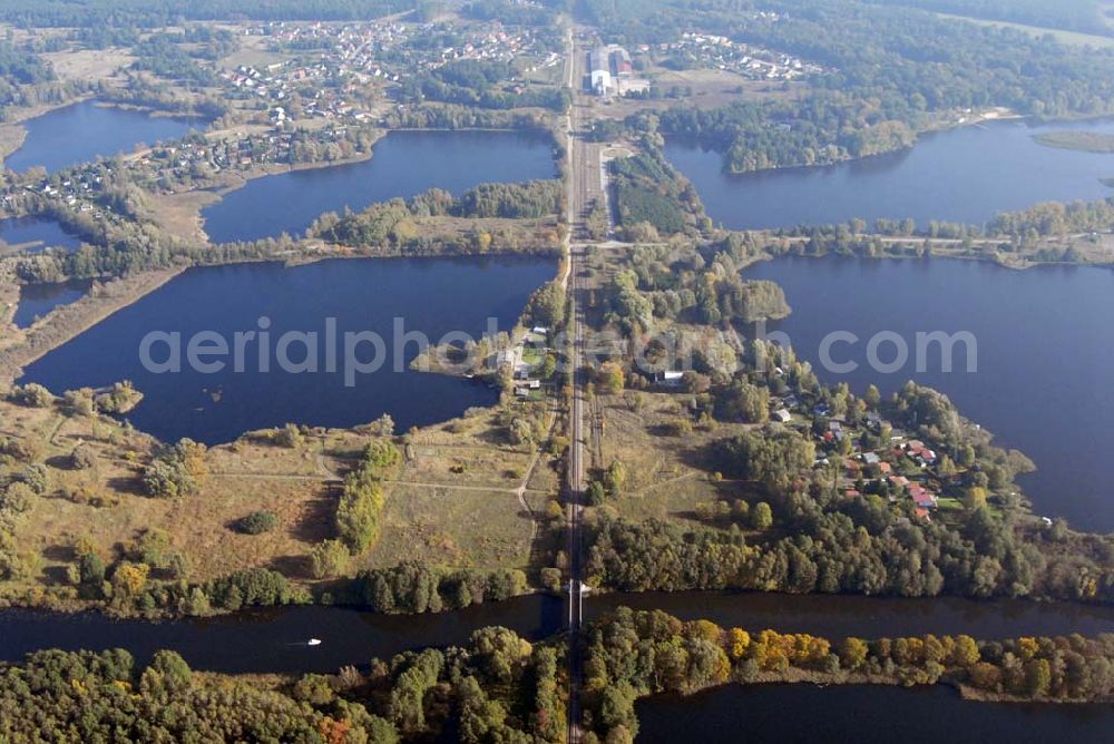 Aerial photograph Mildenberg bei Zehdenick - Blick auf die alten Tonstiche am Hafen des Ziegeleiparks Mildenberg - heutige Industrie-Kultur-Stätte für Besucher. Gesellschaft für Museum und Touristik Mildenberg mbH - Ziegelei 10, 16792 Zehdenick - Tel.: (033 07) 310 410 - Fax: (033 07) 310 411 - info@ziegeleipark.de