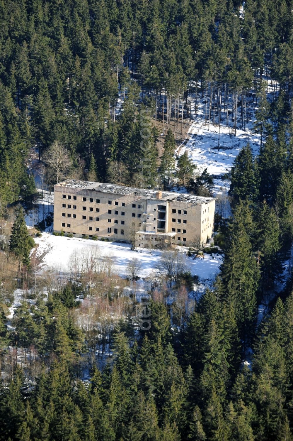 Aerial photograph Stara Voda / Altwasser - Ruins of former accommodation of the Czechoslovak Army border troops on the Dylen mountain in the community Stara Voda of the region Karlovarsky Kraj in Czech Republic at the border to the german state Bavaria