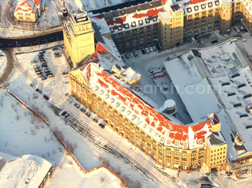 Berlin - Oberschöneweide from above - ; Das winterliche Industriegebiet Oberschöneweide mit dem Gelände des ehemaligen Werkes für Fernsehelektronik / SAMSUNG. Tag der Schliessung war der 30.12.2005.