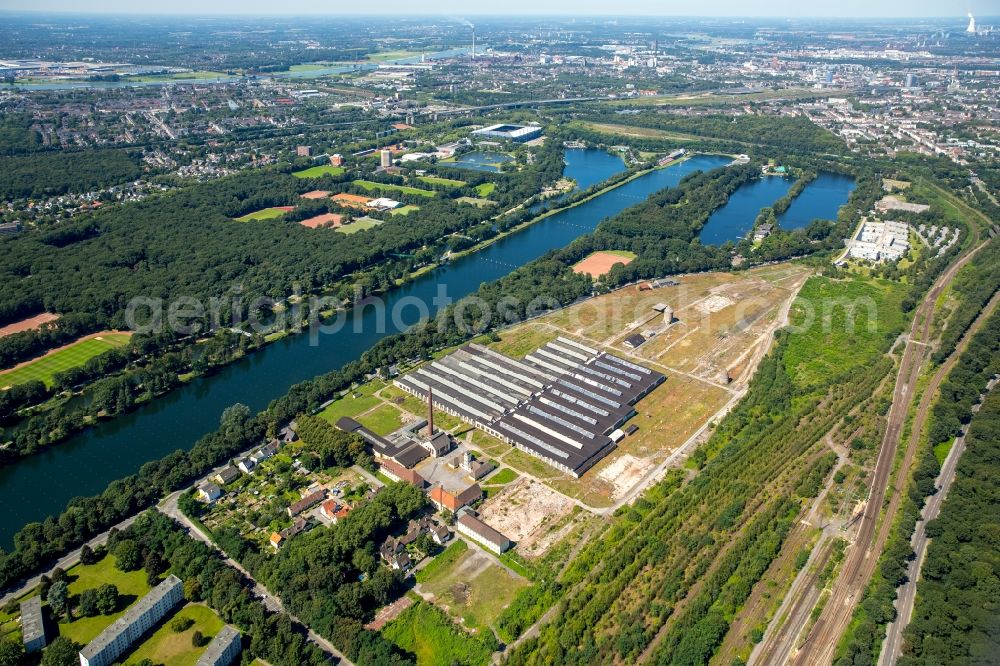 Duisburg from the bird's eye view: Development area of the decommissioned and unused land and real estate on the former marshalling yard and railway station of Deutsche Bahn in Duisburg in the state North Rhine-Westphalia, Germany