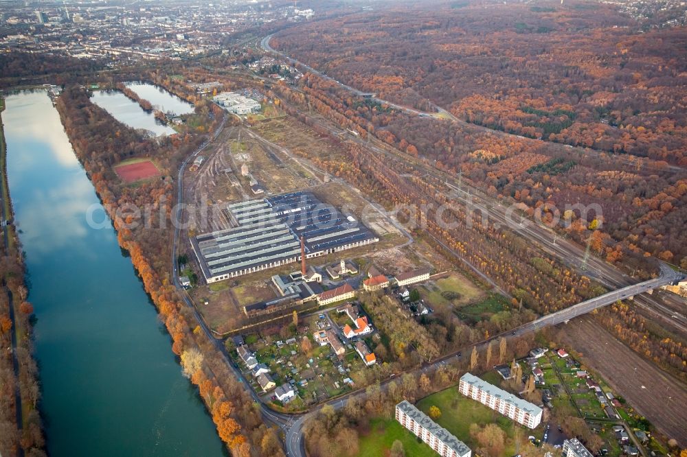 Aerial image Duisburg - Development area of the decommissioned and unused land and real estate on the former marshalling yard and railway station of Deutsche Bahn in Duisburg in the state North Rhine-Westphalia, Germany