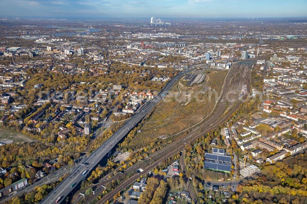 Duisburg from the bird's eye view: Development area of the decommissioned and unused land and real estate on the former marshalling yard and railway station of Deutsche Bahn in Duisburg in the state North Rhine-Westphalia, Germany