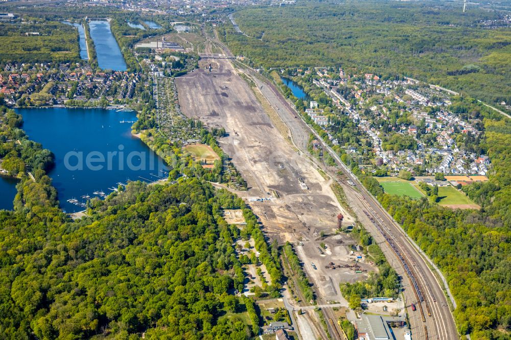 Duisburg from the bird's eye view: Development area of the decommissioned and unused land and real estate on the former marshalling yard and railway station of Deutsche Bahn in Duisburg in the state North Rhine-Westphalia, Germany