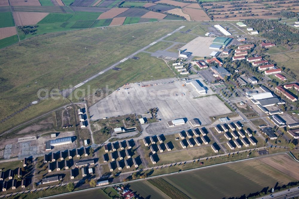 Aerial image Mannheim - Runway with tarmac terrain of former US-military airfield Coleman in the district Sandhofen in Mannheim in the state Baden-Wuerttemberg, Germany