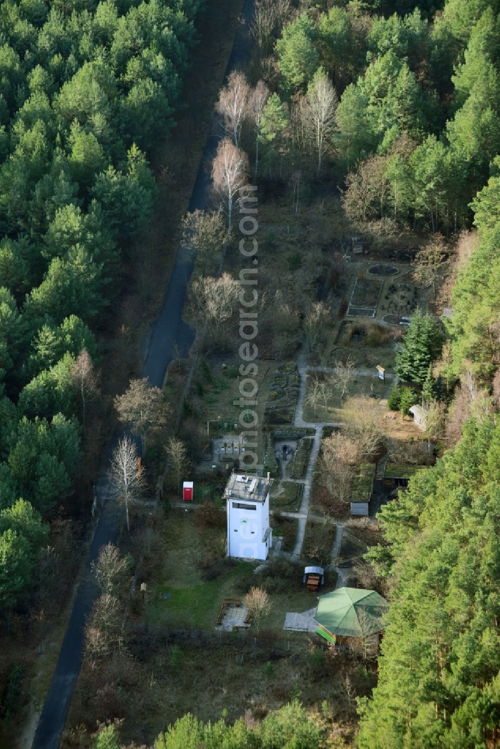 Aerial image Hohen Neuendorf - Structure of the observation tower im Camp der Deutsche Waldjugend an der Glienicker Strasse in Hohen Neuendorf in the state Brandenburg