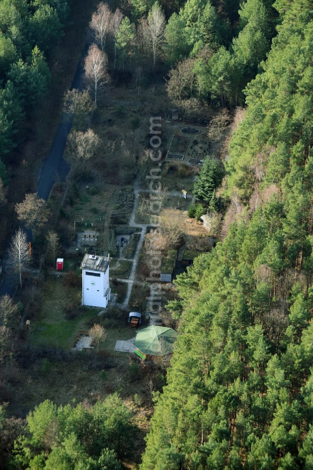 Aerial photograph Hohen Neuendorf - Structure of the observation tower im Camp der Deutsche Waldjugend an der Glienicker Strasse in Hohen Neuendorf in the state Brandenburg