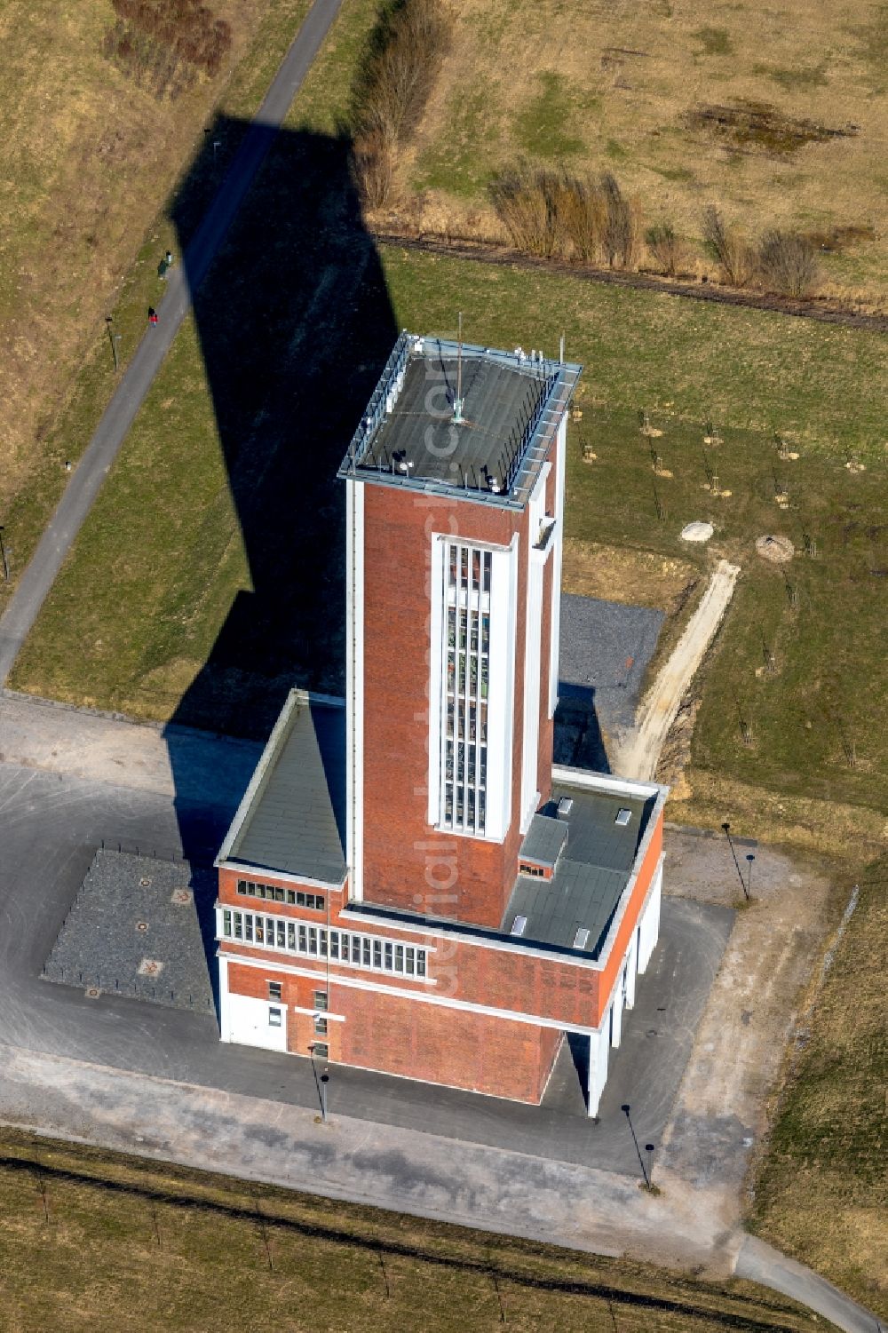 Aerial photograph Bönen - Former winding tower of the Zeche Koenigsborn the shaft 4 at Boenen in the Ruhr area in North Rhine-Westphalia