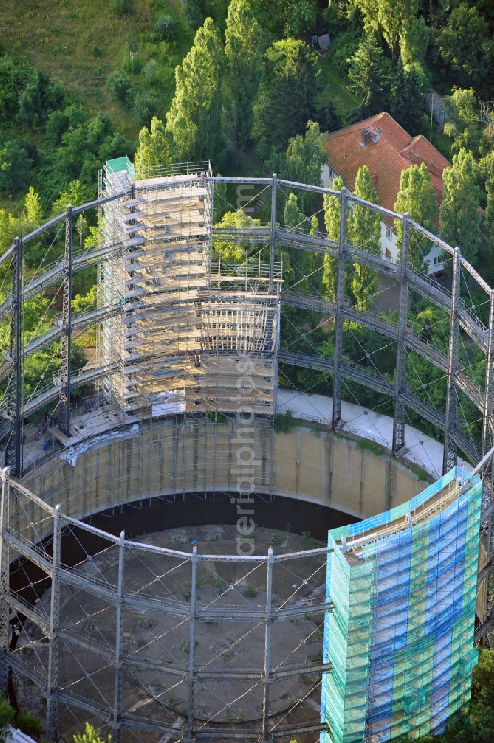 Aerial photograph Berlin - View of a former gasometer on the closed down GASAG area at the Lankwitzer Street in Berlin-Mariendorf