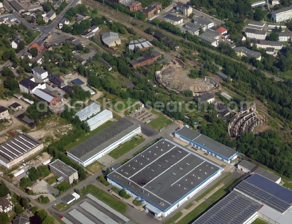 Aerial photograph Reichenbach - Blick auf den Betriebshof Reichenbach im Vogtland, Sachsen. 1999 wurden der Betriebshof Reichenbach geschlossen, seitdem verfallen die Gebäude. Die Dächer der Lokschuppen sind im Winter unter der Schneelast zusammgebrochen.