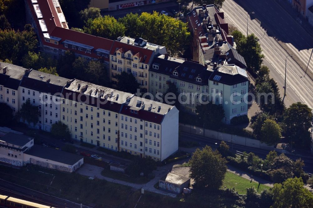 Berlin from the bird's eye view: View of the former location of the gable wall tableau Nicaraguan Village - Monimbo 1978 at Monimbo Platz in Berlin - Lichtenberg. The artwork by artist Manuel Garcia Moia at Skandinavische Strasse was one of the largest of its kind and a landmark of the district. In the summer of 2013 the mural had to be removed from the facade for savety reasons because passersby and cars were hit by crumbling plaster falling down