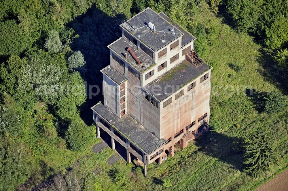 Dögerode from above - Der 30 m hohe ehemalige Verladebunker der Eisenerzgrube Echte. The 30 m high loading plant of the former iron-ore mine Echte.