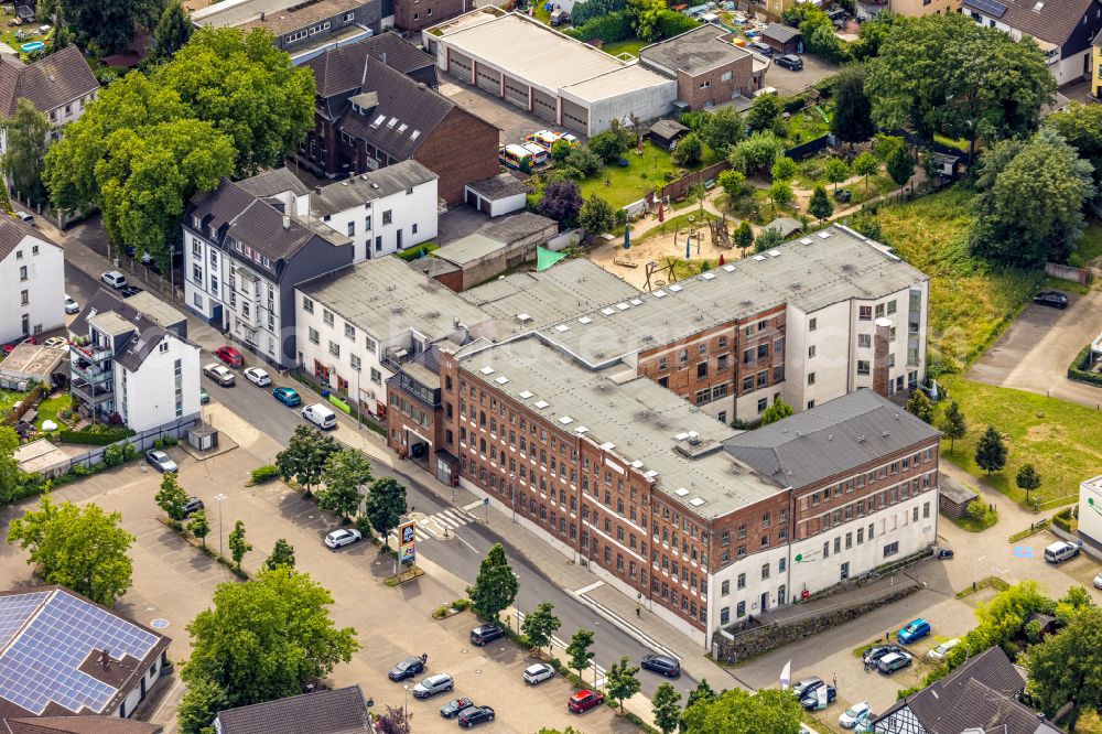 Aerial image Mülheim an der Ruhr - Former factory - building Leather Factory on Hansastrasse in Muelheim on the Ruhr in the state of North Rhine-Westphalia. The historical building with its chimney is a hotel today