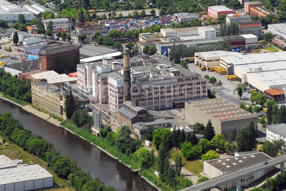 Aerial image Berlin Tempelhof - 01.07.2006 Berlin Tempelhof Fabrik der Ikad Europe GmbH (ehemaliges Sarotti - Werk) Teilstr. 11-16, 12099 Berlin Tel.: 030 75001-0