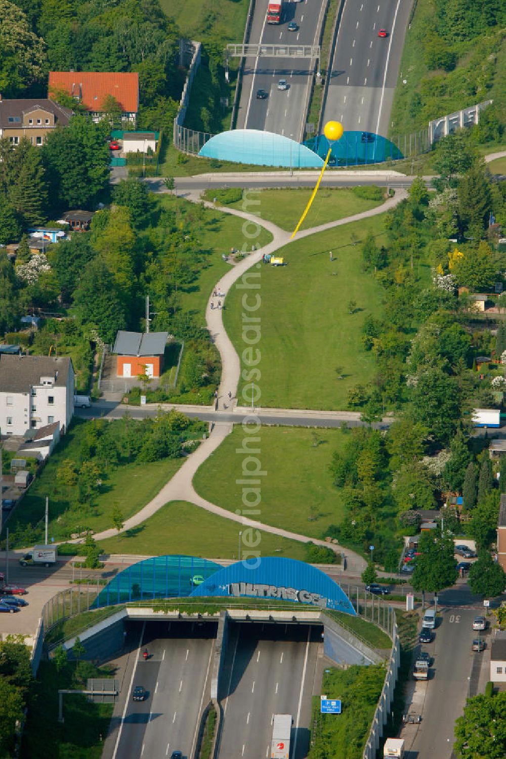 Aerial image Gelsenkirchen - Das mit Wohnhäusern und einer Grünanlage überbaute ehemalige Gelände der Zeche Graf Bismarck am Autobahn-Deckel an den Straßen E 34, Cranger Straße, Kronprinzenstraße und Frankampstraße in Gelsenkirchen in Nordrhein-Westfalen. The former coal mine arrea Graf Bismarck at the autobahn canopy at the streets E 34, Cranger Strasse, Kronprinzenstrasse und Frankampstrasse in Gelsenkirchen in North Rhine-Westphalia.